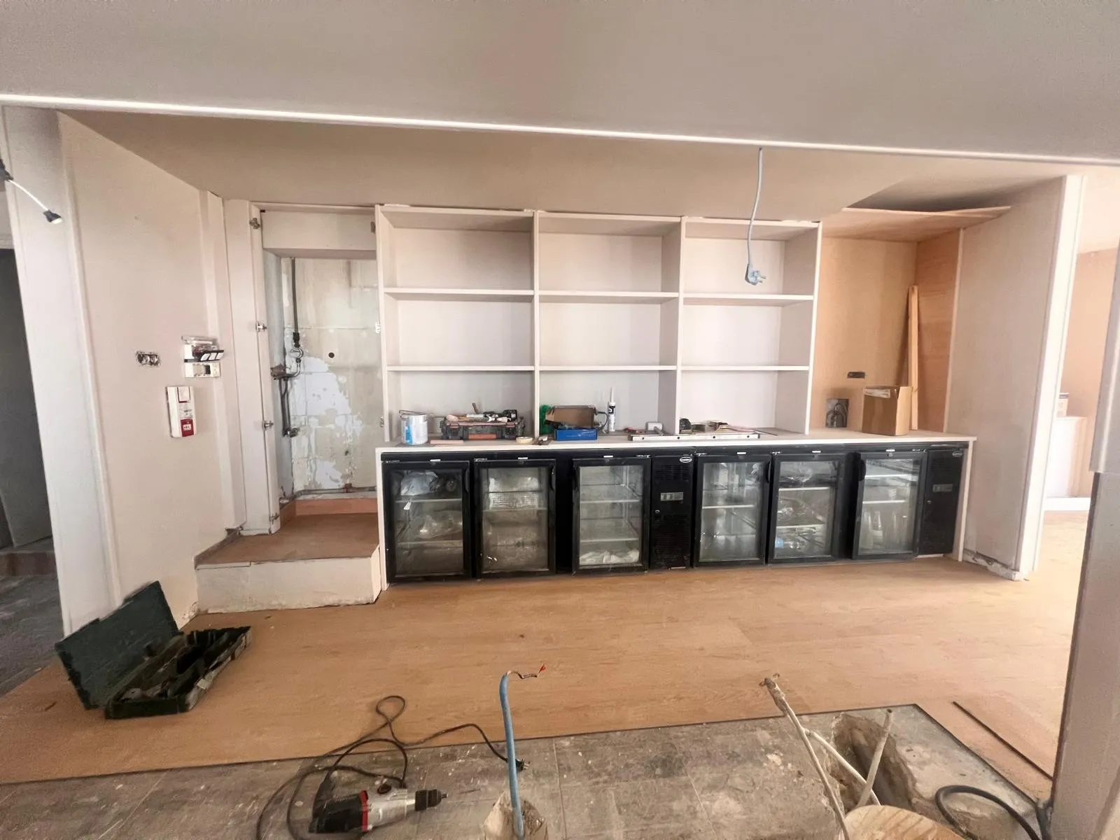 Mare Mare – Il cantiere: Il nuovo bancone prende forma